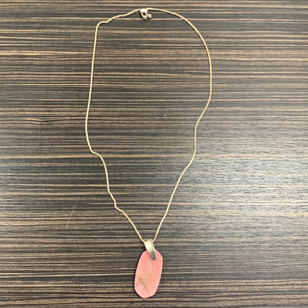 Kendra Scott necklace